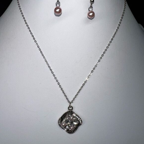 unbranded Jewelry - Crystal and Faux Pink Pearl Necklace and Earring Set